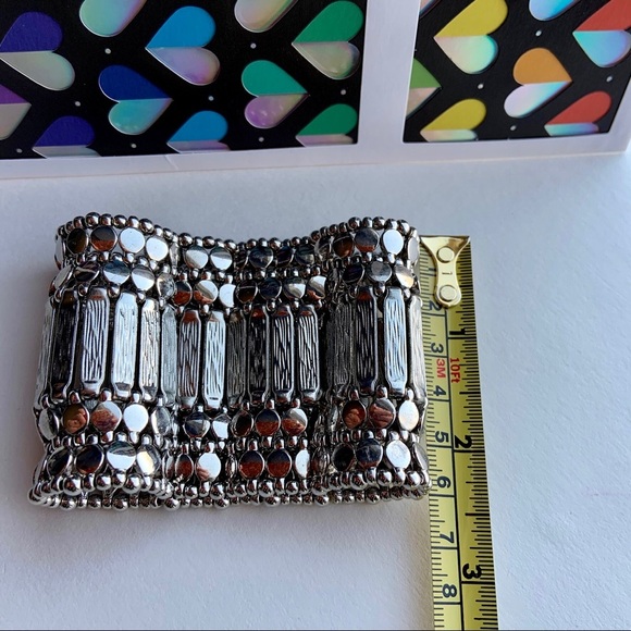 Wide silver cuff stretch bracelet - Picture 4 of 5
